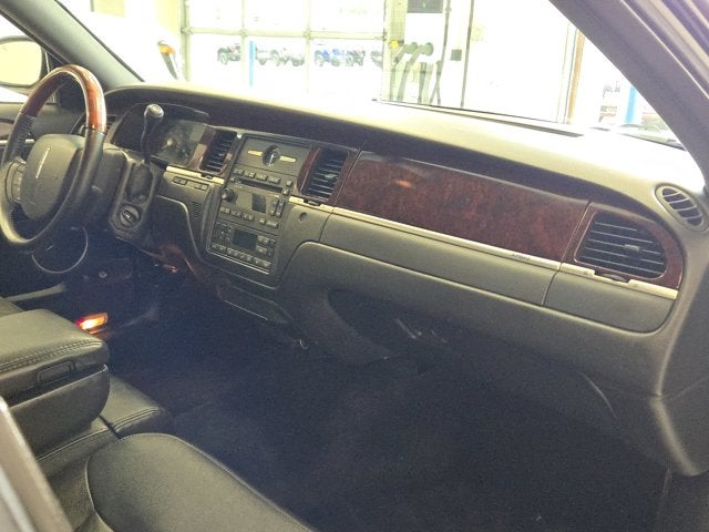 2009 Lincoln Town Car Signature Limited
