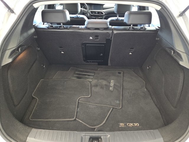 2017 INFINITI QX30 Luxury AWD