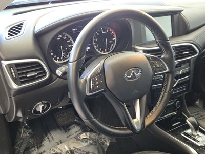 2017 INFINITI QX30 Luxury AWD