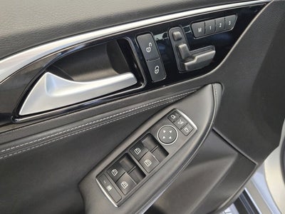 2017 INFINITI QX30 Luxury AWD