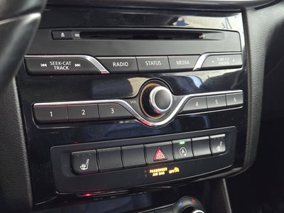 2017 INFINITI QX30 Luxury AWD