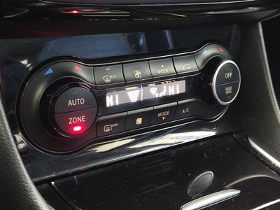 2017 INFINITI QX30 Luxury AWD