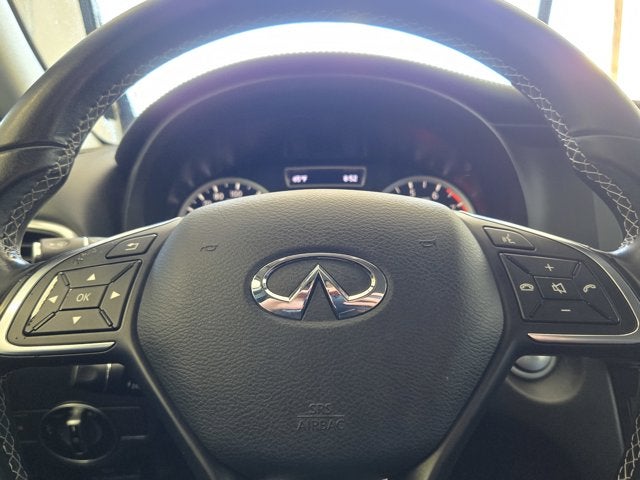 2017 INFINITI QX30 Luxury AWD