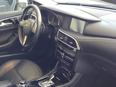 2017 INFINITI QX30 Luxury AWD