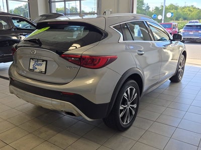 2017 INFINITI QX30 Luxury AWD