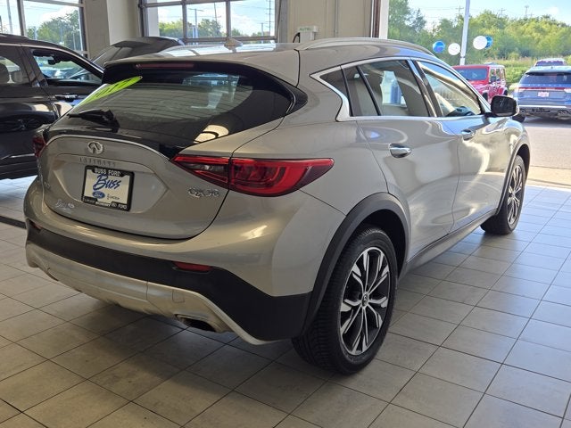2017 INFINITI QX30 Luxury AWD