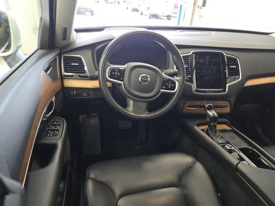 2022 Volvo XC90 T6 Momentum AWD