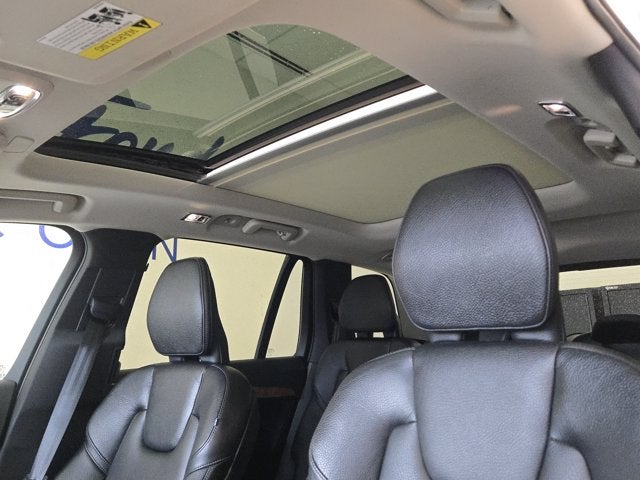 2022 Volvo XC90 T6 Momentum AWD