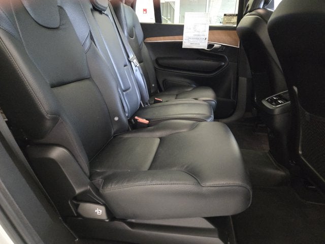 2022 Volvo XC90 T6 Momentum AWD
