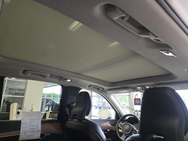 2022 Volvo XC90 T6 Momentum AWD