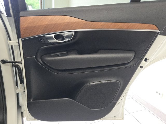 2022 Volvo XC90 T6 Momentum AWD