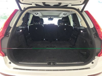 2022 Volvo XC90 T6 Momentum AWD
