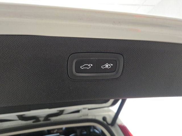 2022 Volvo XC90 T6 Momentum AWD