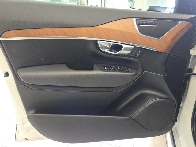2022 Volvo XC90 T6 Momentum AWD