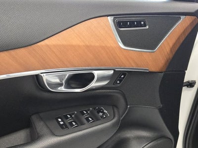 2022 Volvo XC90 T6 Momentum AWD