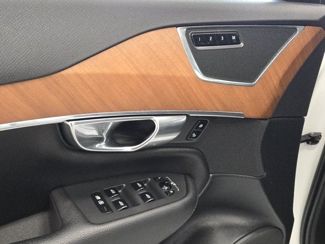 2022 Volvo XC90 T6 Momentum AWD