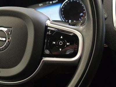 2022 Volvo XC90 T6 Momentum AWD