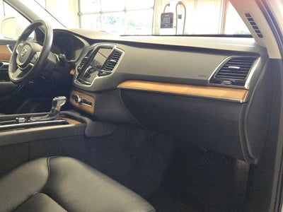 2022 Volvo XC90 T6 Momentum AWD
