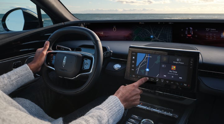 The driver of a 2025 Lincoln Nautilus® SUV interacts with the new Lincoln Digital Experience. | Buss Lincoln in McHenry IL