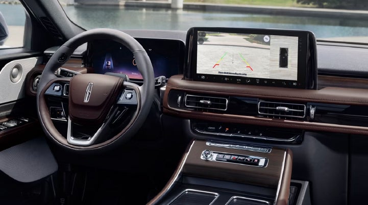 The backup camera of the 2027 Lincoln Aviator® SUV is displayed on screen. | Buss Lincoln in McHenry IL